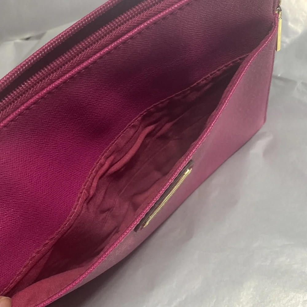 Liz Claiborne tablet carrying case, outside and inside pockets; size: 10” x 8.5”